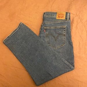 LEVIS RIBCAGE SIZE 31 - super comfortable and they have a good amount of stretch